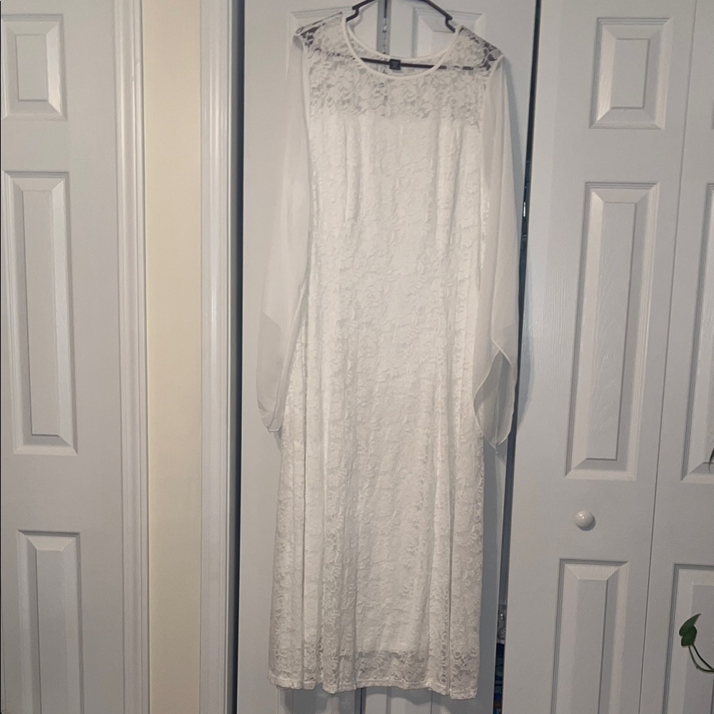 Elegant White Lace Maxi Dress with Sheer Sleeves - Picture 8 of 11